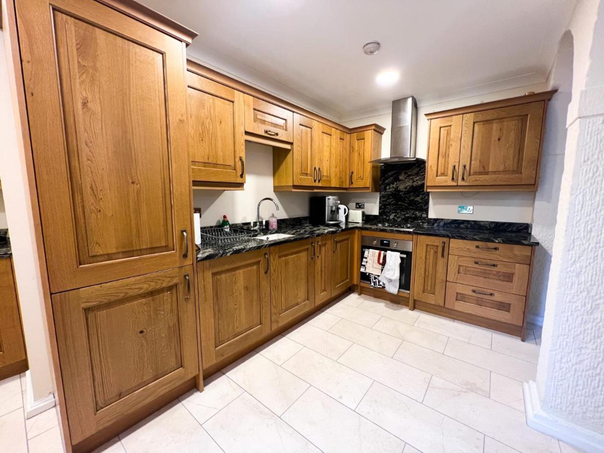 Spacious Flat Sleeps 8 Near Princes Street 爱丁堡 外观 照片