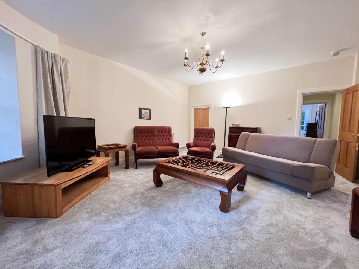 Spacious Flat Sleeps 8 Near Princes Street 爱丁堡 外观 照片