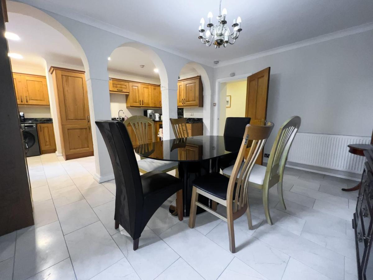 Spacious Flat Sleeps 8 Near Princes Street 爱丁堡 外观 照片