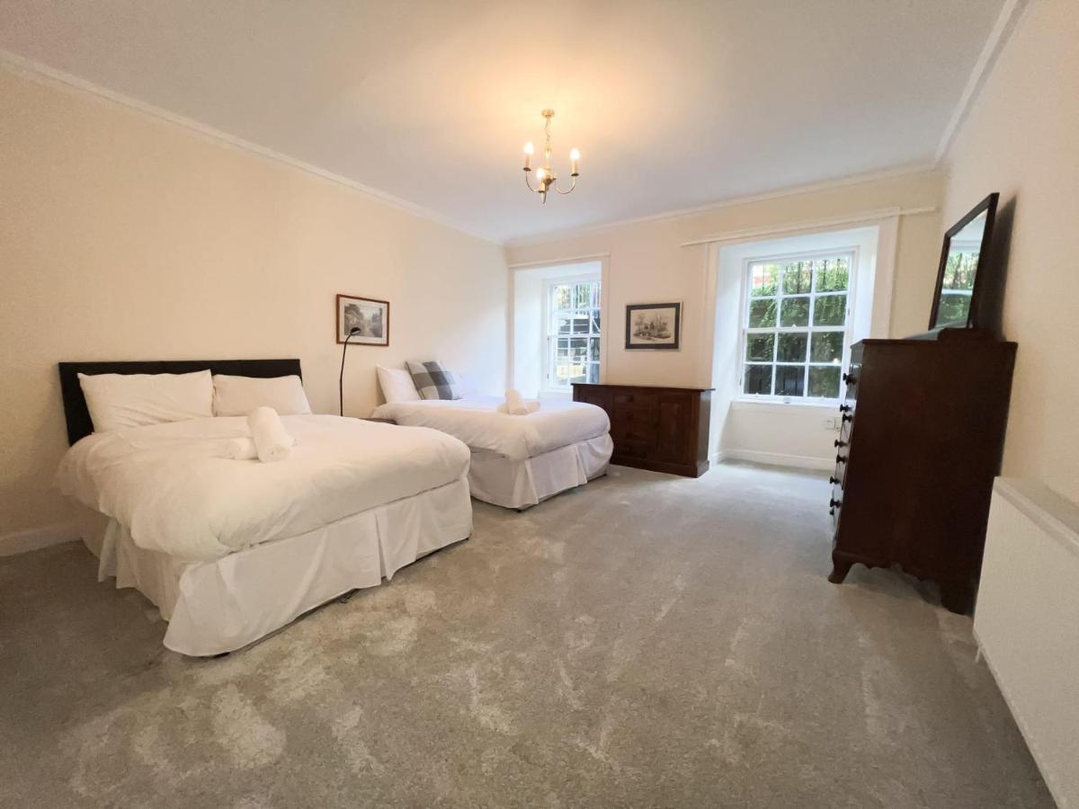 Spacious Flat Sleeps 8 Near Princes Street 爱丁堡 外观 照片