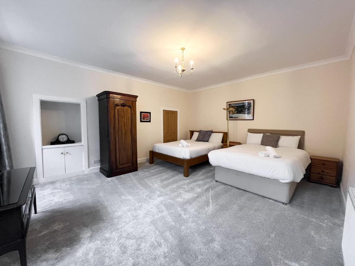 Spacious Flat Sleeps 8 Near Princes Street 爱丁堡 外观 照片