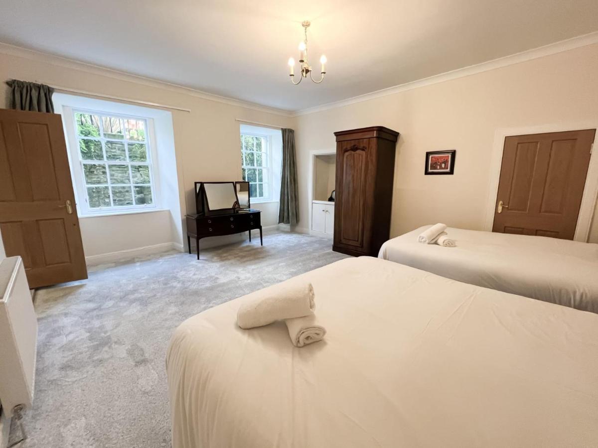 Spacious Flat Sleeps 8 Near Princes Street 爱丁堡 外观 照片