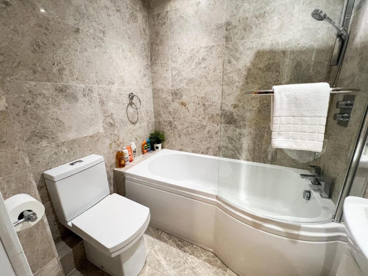 Spacious Flat Sleeps 8 Near Princes Street 爱丁堡 外观 照片