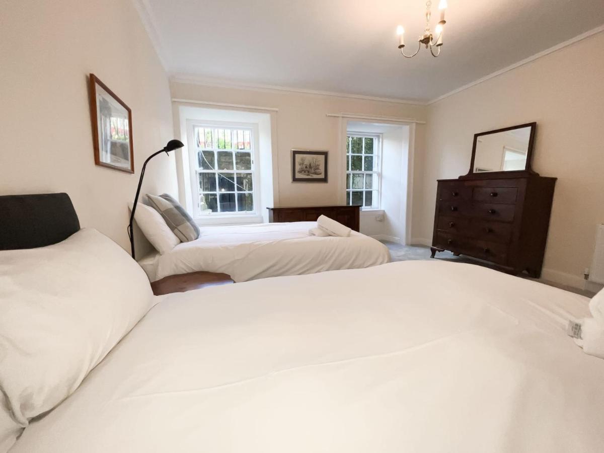 Spacious Flat Sleeps 8 Near Princes Street 爱丁堡 外观 照片