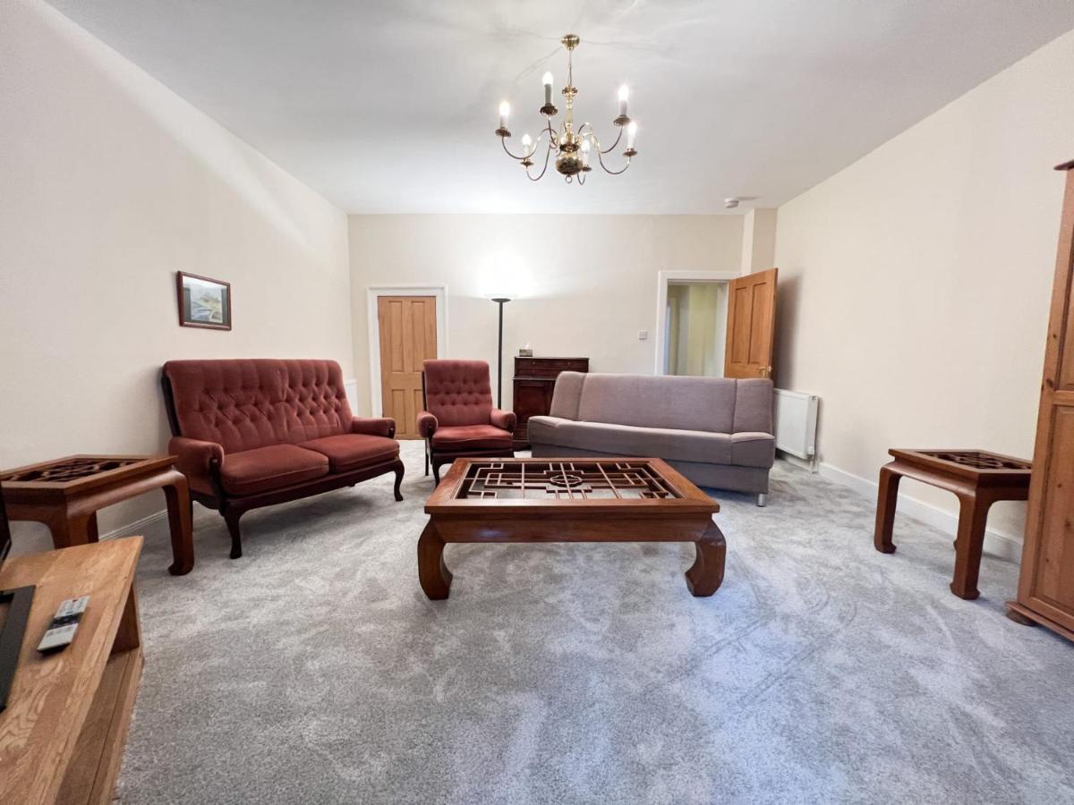 Spacious Flat Sleeps 8 Near Princes Street 爱丁堡 外观 照片