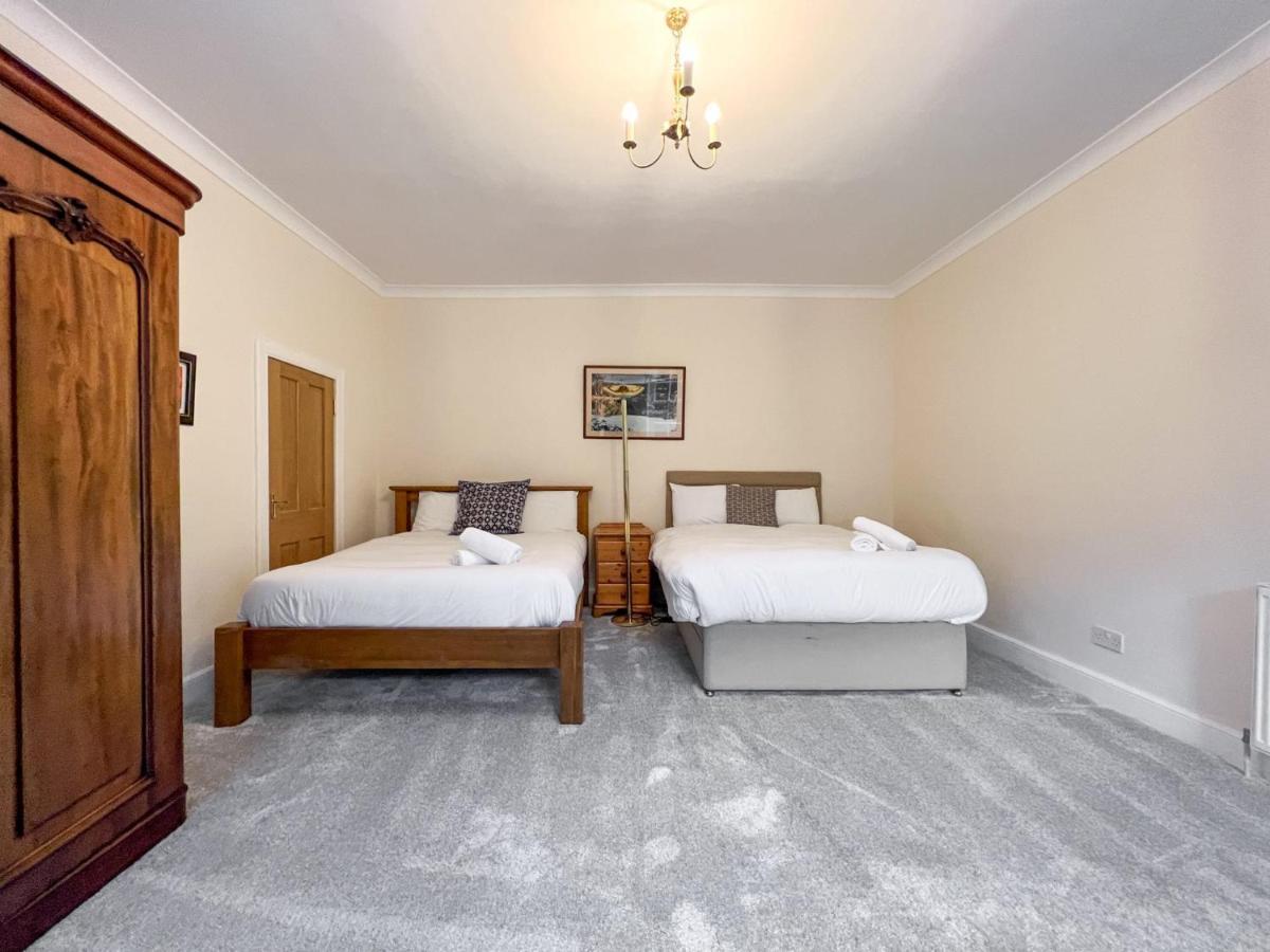 Spacious Flat Sleeps 8 Near Princes Street 爱丁堡 外观 照片