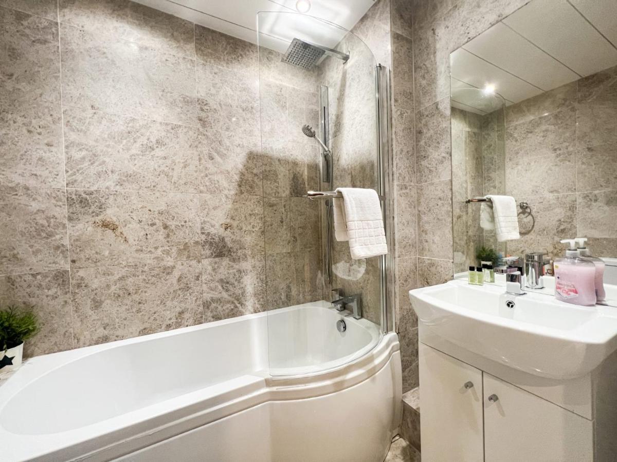 Spacious Flat Sleeps 8 Near Princes Street 爱丁堡 外观 照片