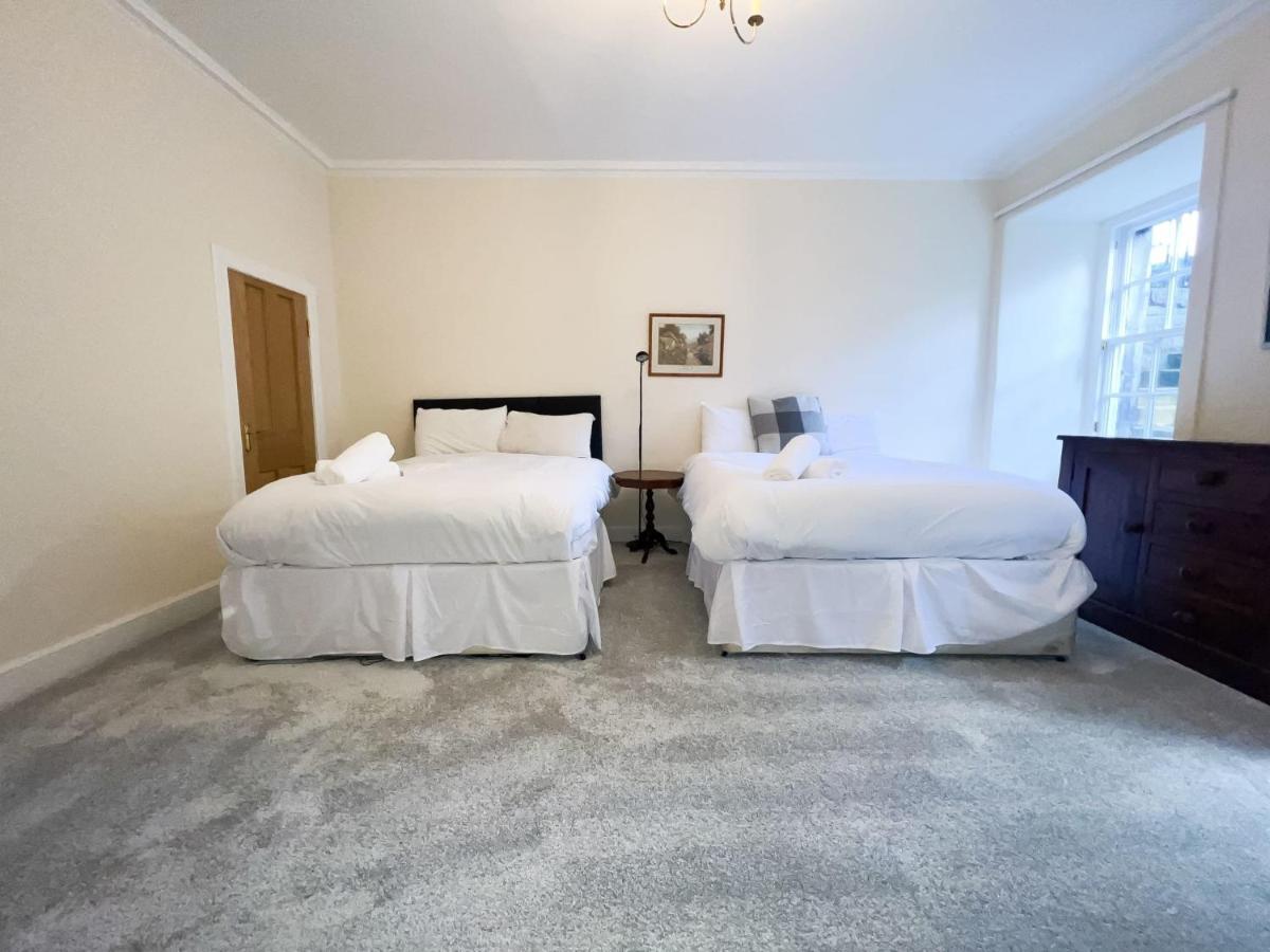 Spacious Flat Sleeps 8 Near Princes Street 爱丁堡 外观 照片